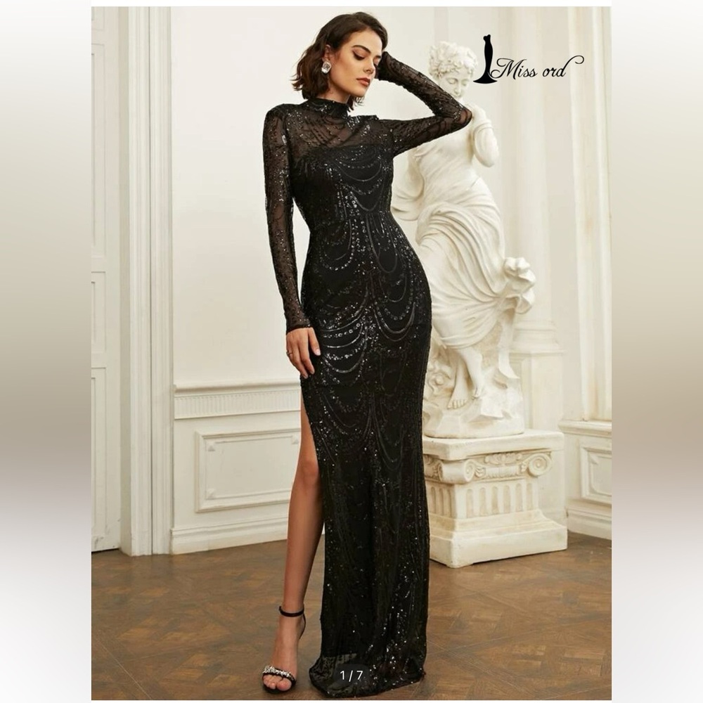 NWOT MESH SEQUIN GALA GOWN
